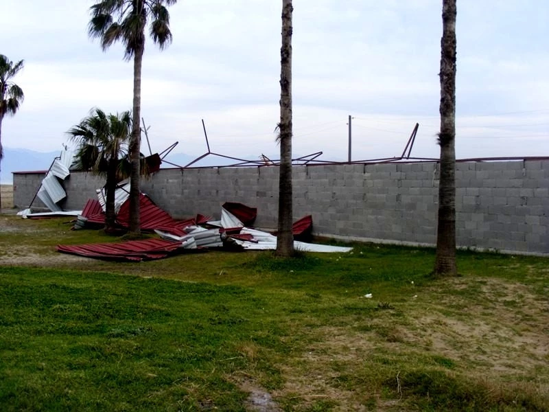 Erzin?de yetkililerin yapmadığını fırtına yaptı