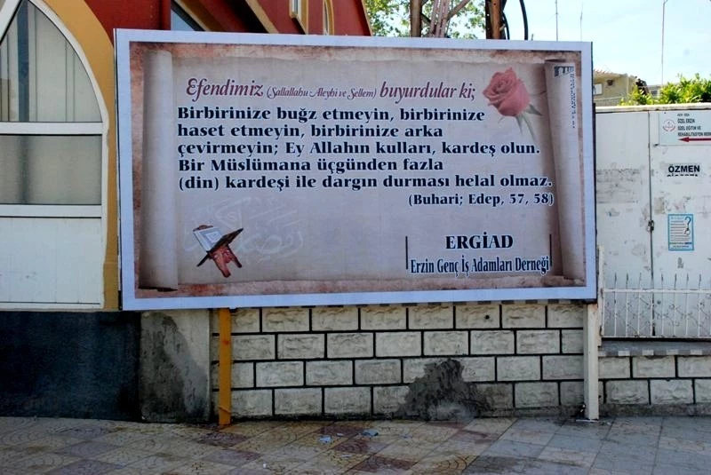 Peygamber sevgisi bilboardlara yansıdı