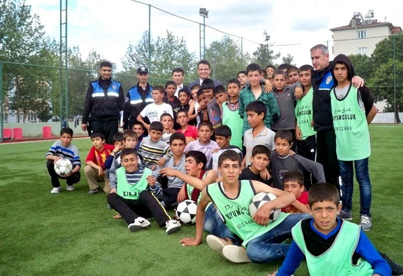 Yeşil sahalar, bu kez polis-öğrenci karşılaşmasına sahne oldu
