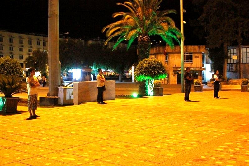 Duran adamlar Hatay`da 3 saat eylem yaptı