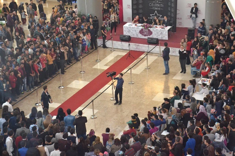 Noyan ve Akkaya?dan İşitme Engelli Modele Podyum Sözü