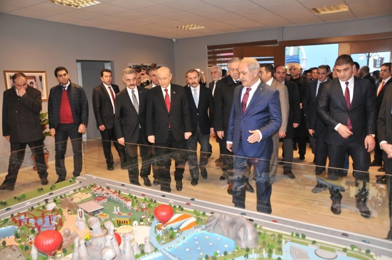 Devlet Bahçeli Osmaniye Masal Parkın Prototipini Gezdi