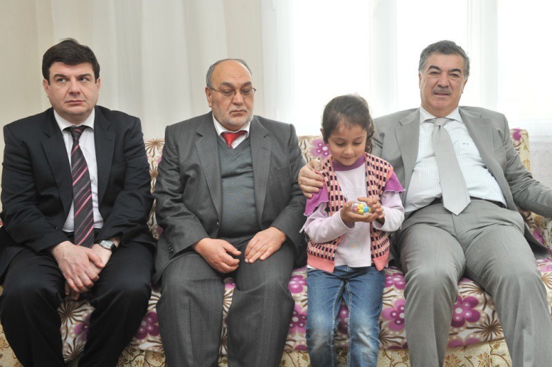 Vali Al, 6 yoksul aileyi ziyaret etti