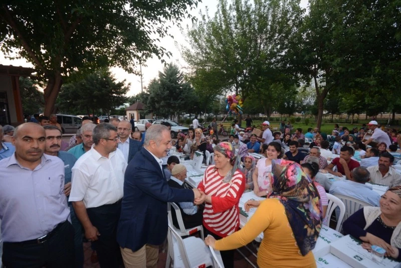 Mahalle İftarına Binlerce Kişi Katıldı