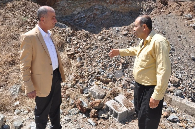 Evi yıkılma tehlikesinde olan aileye Başkan Koca`dan yardım