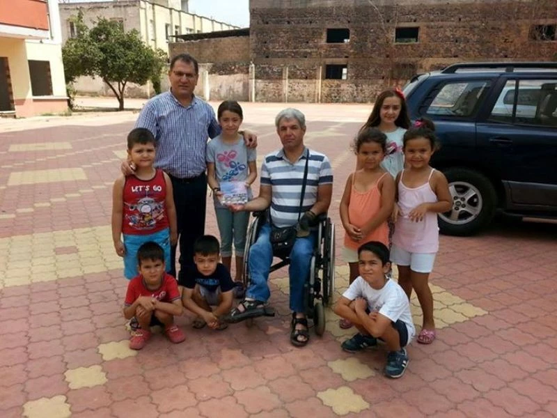 Süs Eşyası Yaparak Kazandıkları Parayı Engellilere Bağışladılar