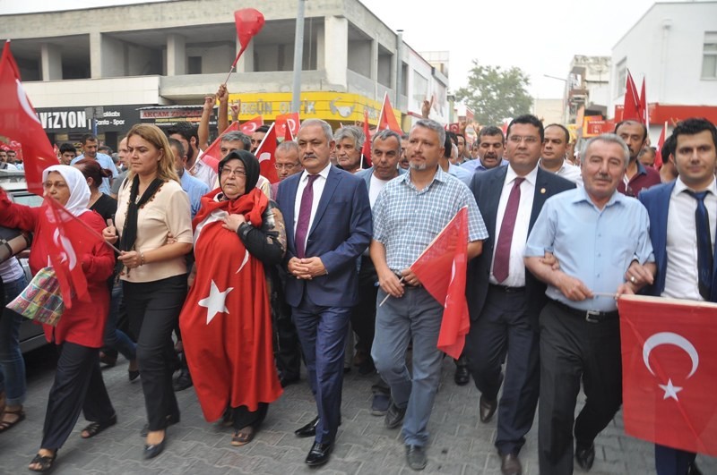 Osmaniye`de `Şehitlerimize Saygı Yürüyüşü`ne 5 bin kişi katıldı
