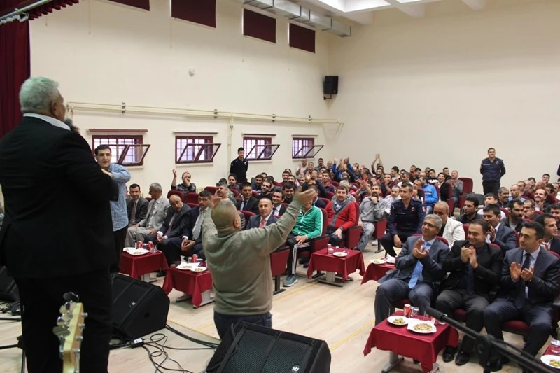 Mersin Belediyesi`nden mahkumlara moral konseri