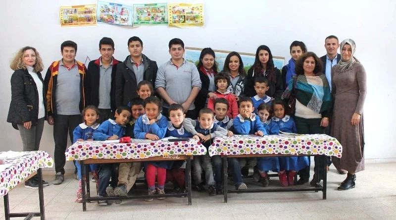 Öğretmen ve öğrenci dayanışmasıyla iki okula kitap yardımı?