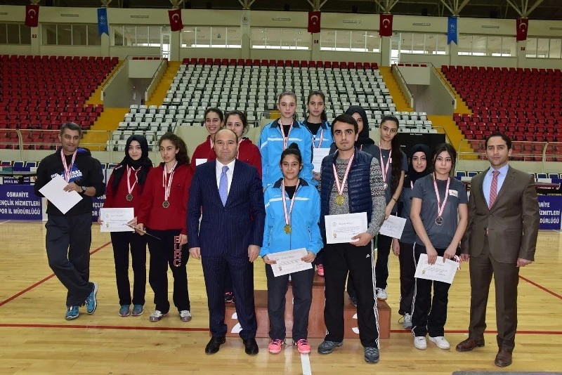 Masa tenisi yarı final grup müsabakalarına 92 sporcu katıldı