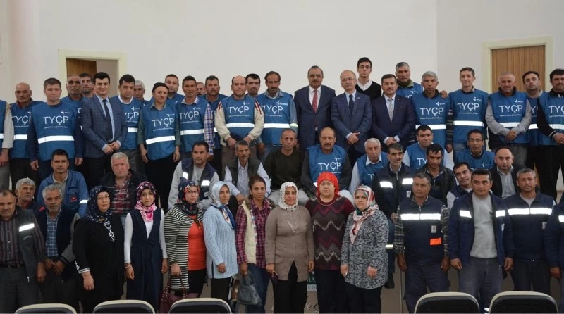 Park ve bahçeleri güzelleştirmek için çalışıyorlar