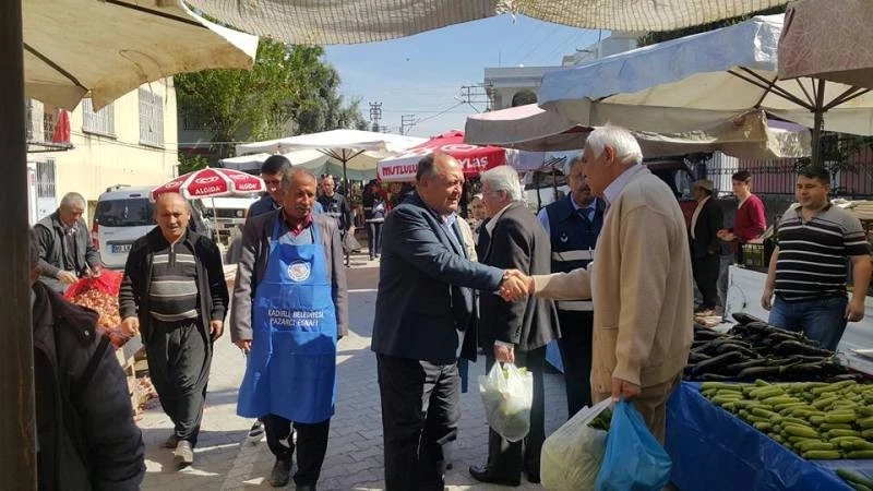 Başkan Tarhan Pazarcılara Önlük Dağıttı