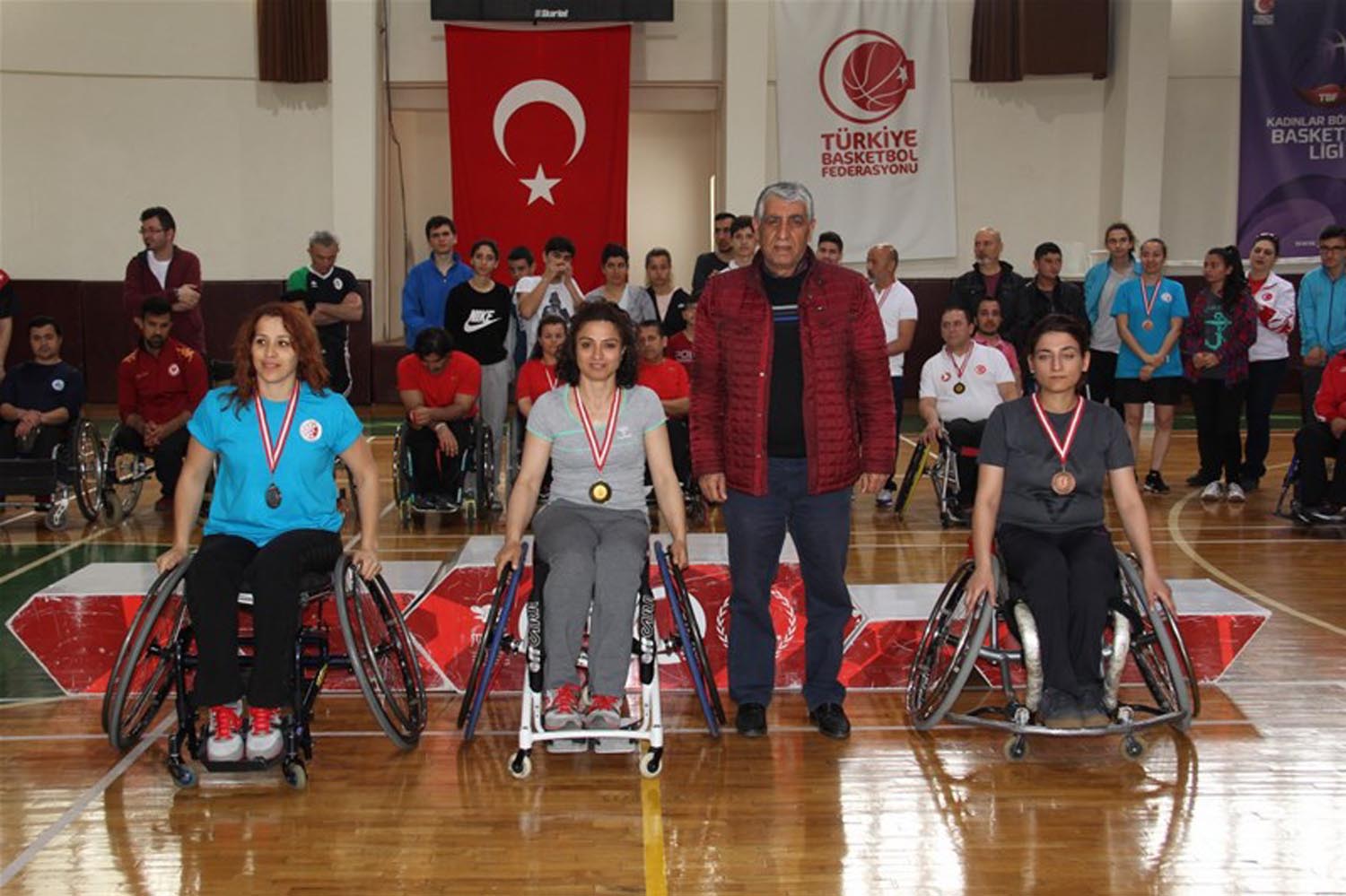 Engelli Badminton Sporcularından Türkiye derecesi