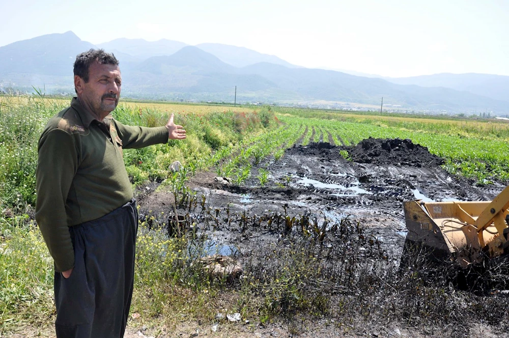 Akaryakıt hırsızları, petrol çalmak isterken boruyu patlattı