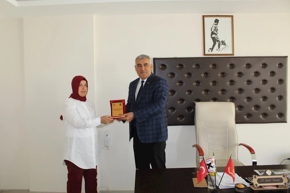 Kuzulu Taşımacılık Turizm`den Kadın Şoförlere Plaket