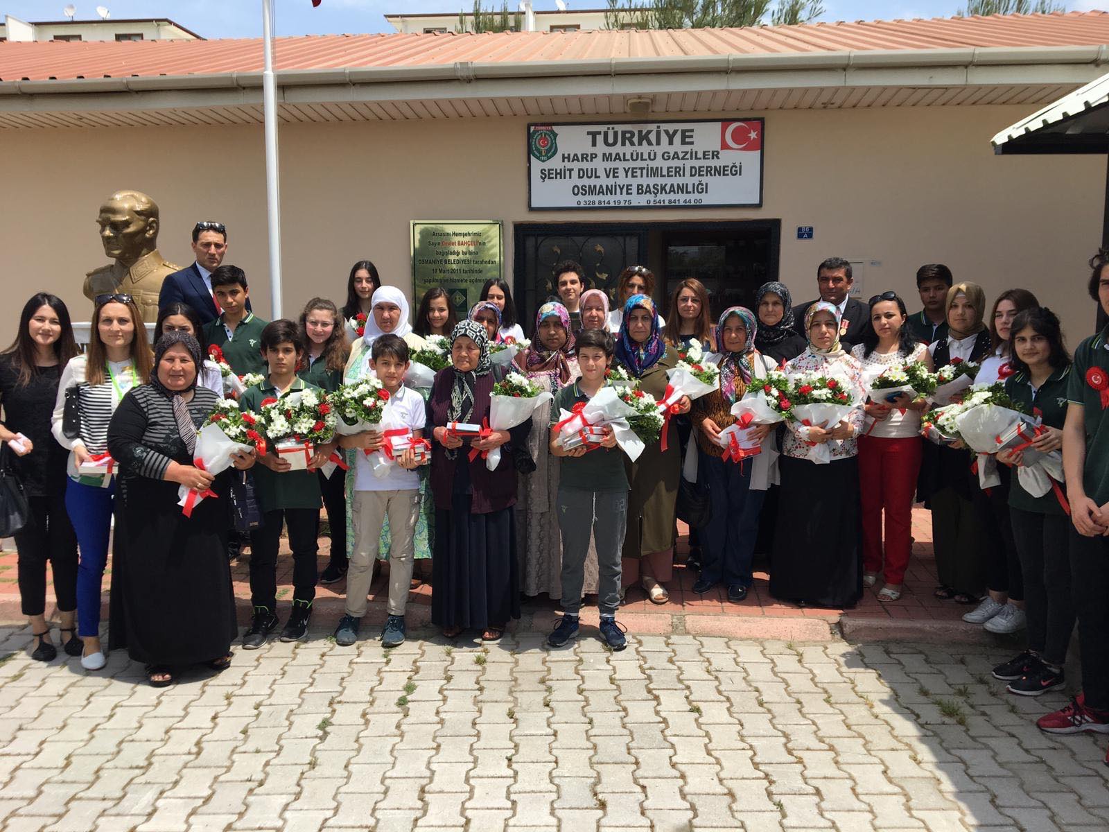 Osmaniye Doğa Koleji Öğrencileri Şehit Anneleri İle Bir Araya Geldi