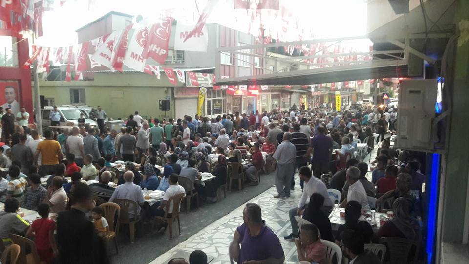 MHP Erzin İlçe Başkanlığından 3 bin kişilik iftar yemegi.