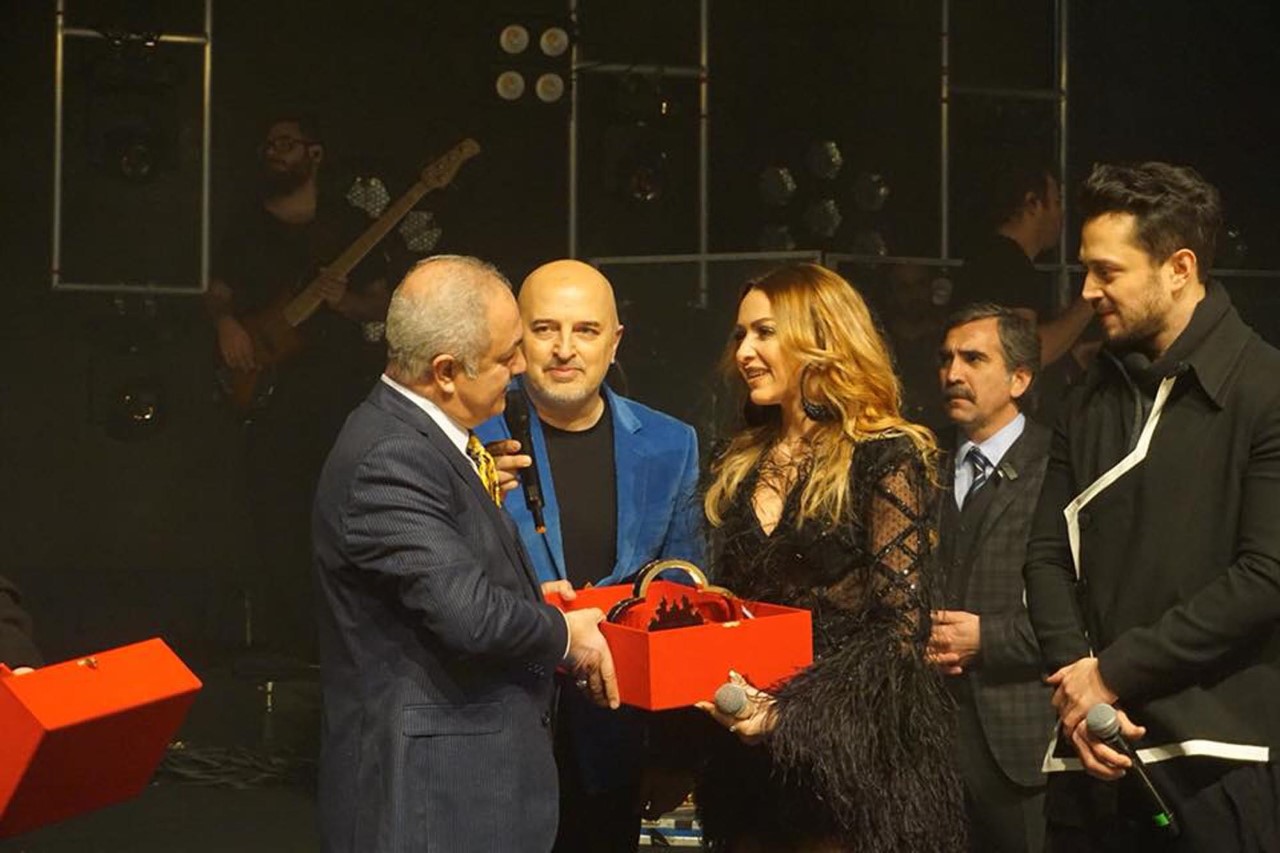 Osmaniye`de Hadise ve Murat Boz coşkusu