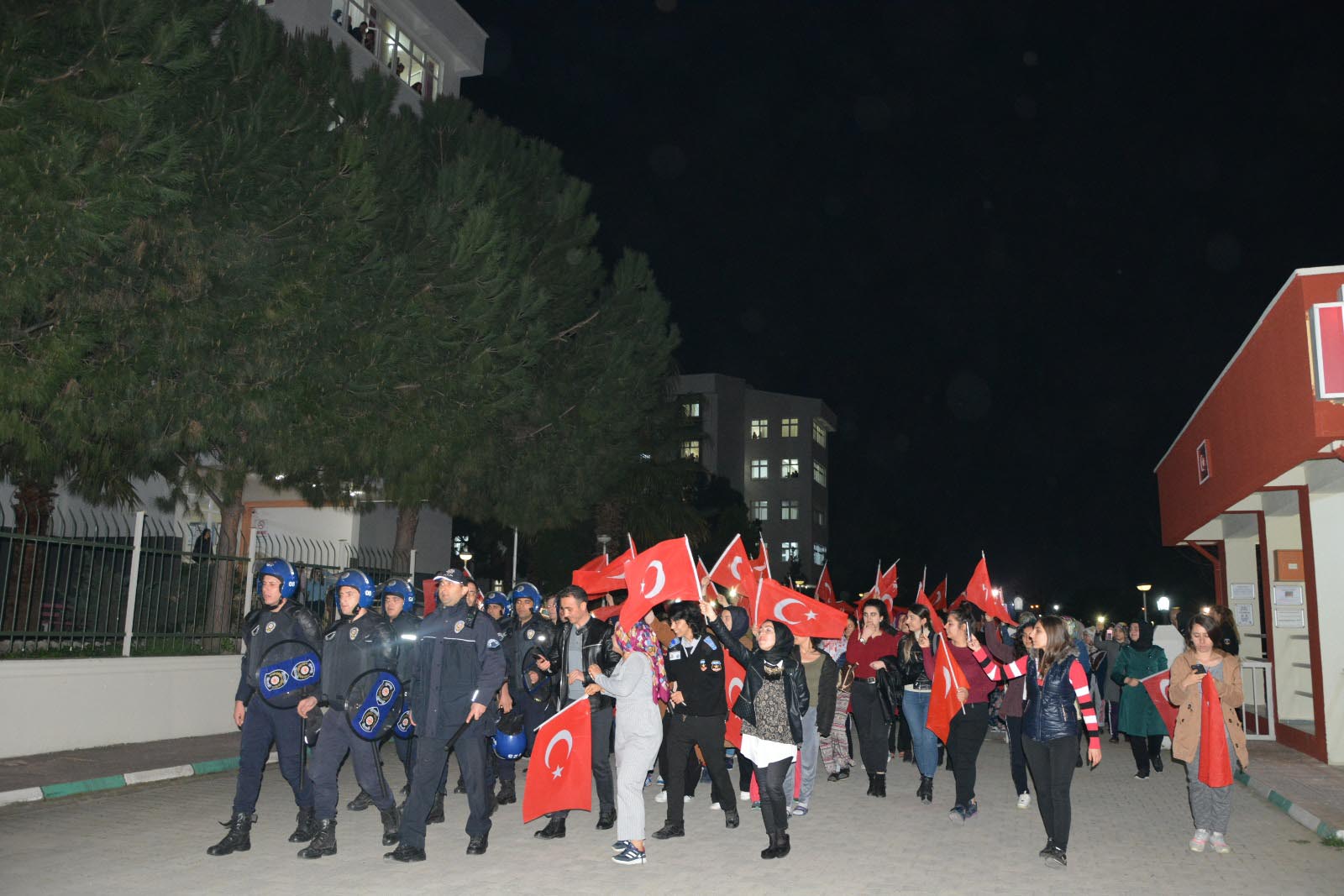 Asılsız kavga ihbarıyla çağrılan polislere 