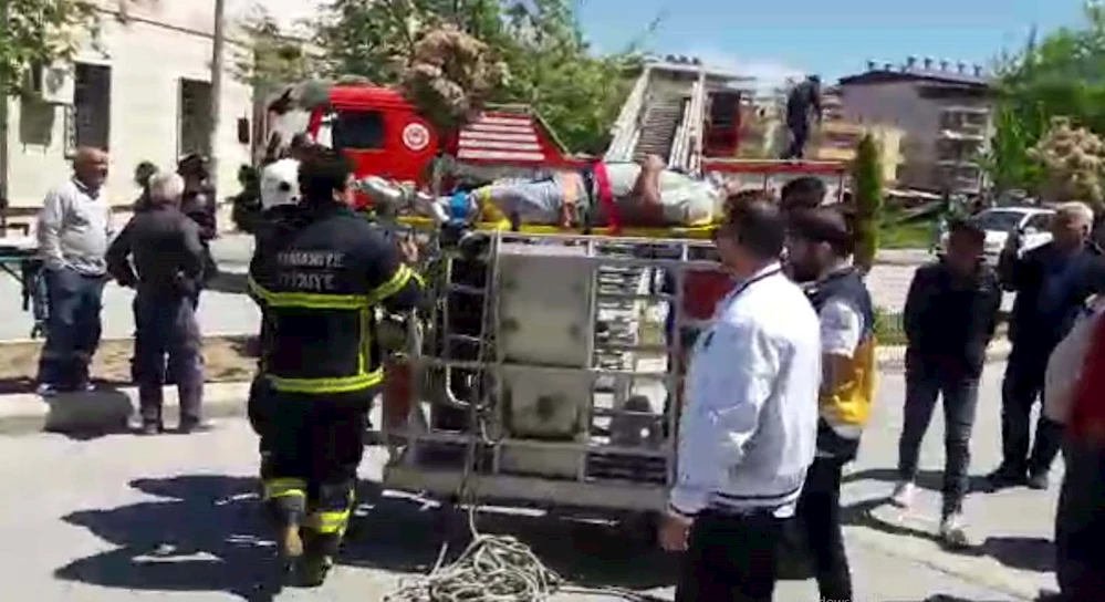 Cami kubbesinden düşen işçi yaralandı