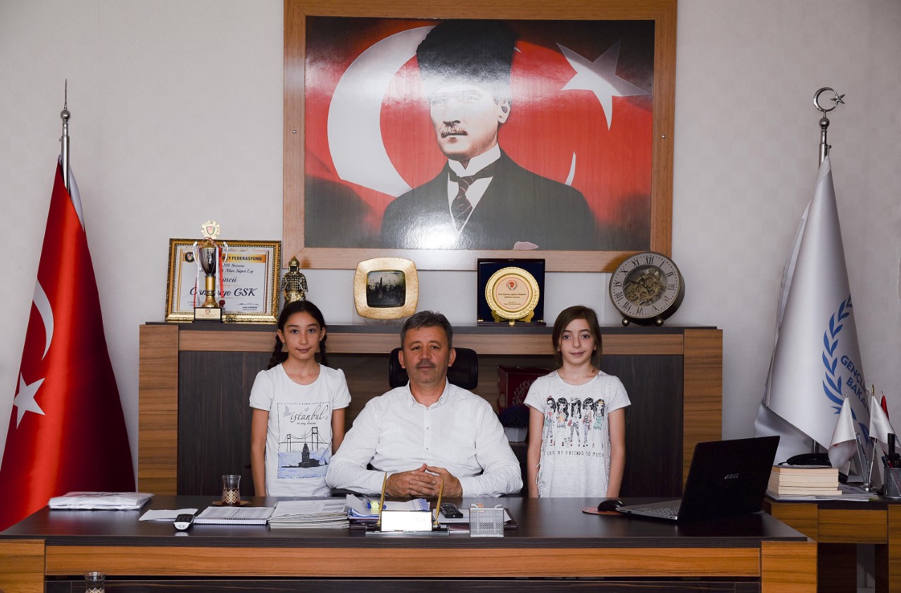 Judocu kızlardan Müdür Loğoğluna ziyaret