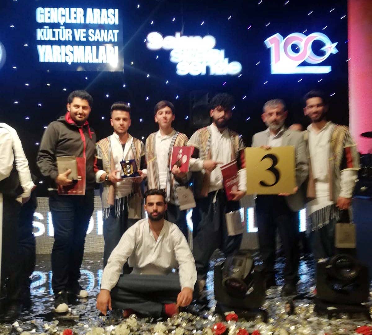 Türk müziği yarışmasında, Türkiye üçüncüsü oldular
