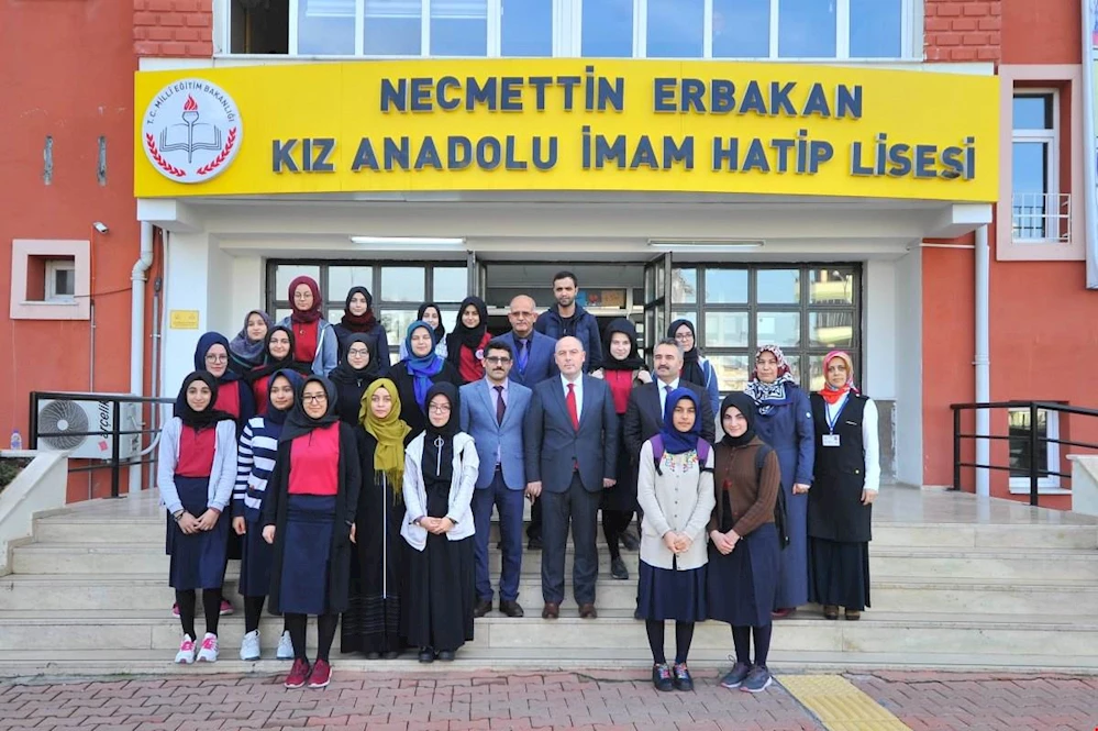 Vali Coşkun, İmam Hatip Liselerini ziyaret etti