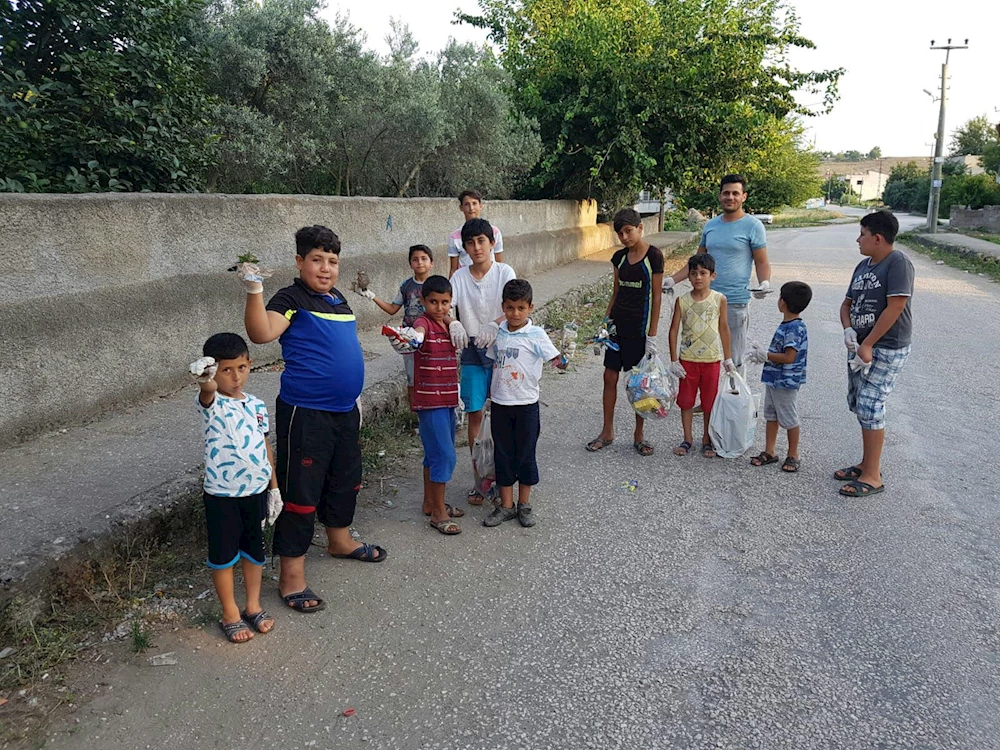 Bakkal amcadan, çöp toplayan çocuklara ödül