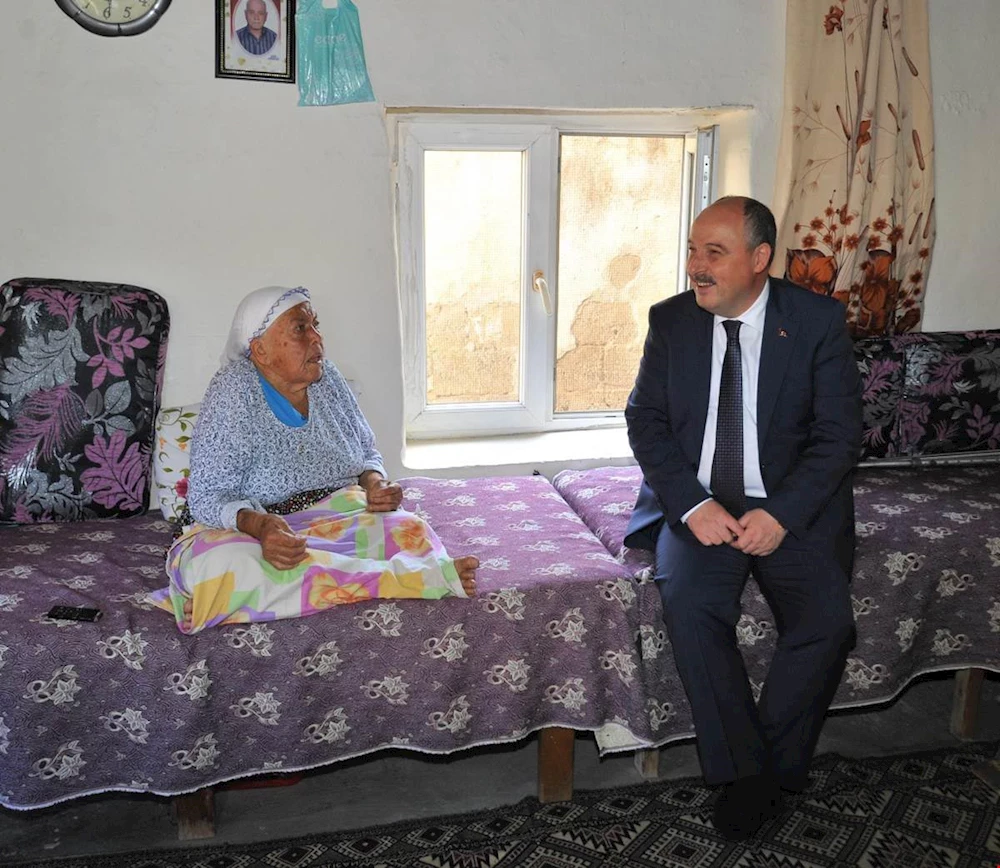 Vali Coşkun`dan Fatma teyzeye ziyaret